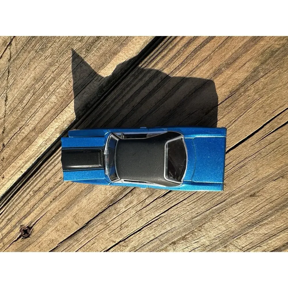 Greenlight Muscle Car Garage Collection 1970 Plymouth Road Runner Hemi Blue